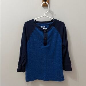 Children’s Place Navy and Blue Kids Long Sleeve Raglan Tee Size 5/6